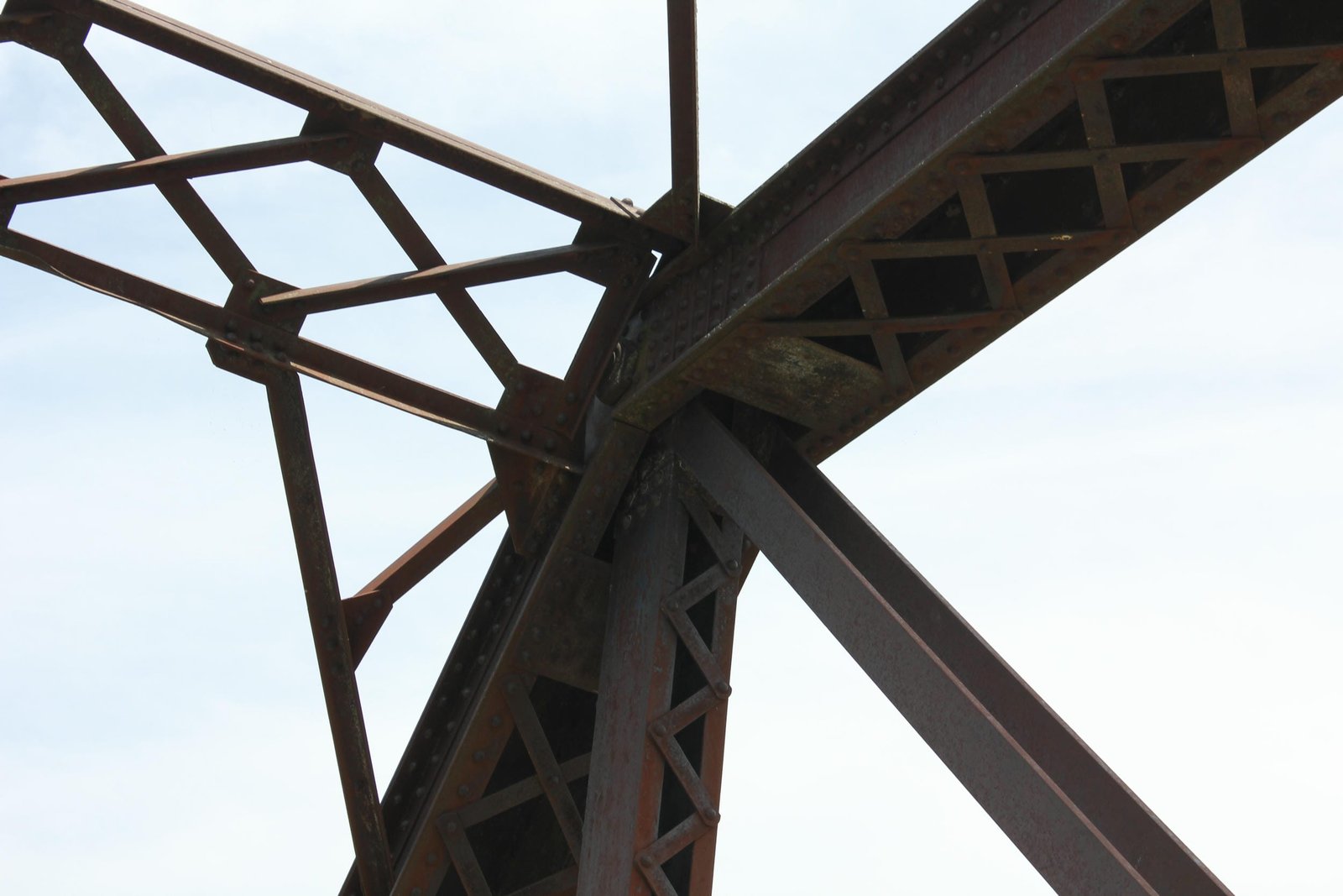 Upper angle connection, north span